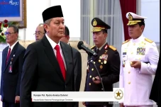 Presiden Jokowi Lantik...
