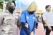 Kronologi Wanita Muda...