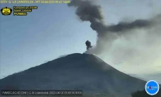 Gunung Ili Lewotolok...