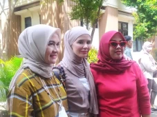 Jalani Sidang Cerai,...