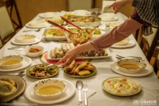 Memberi Makan Berbuka...