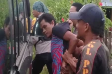 Ayah Bejat di Empat...