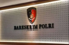Bareskrim Periksa 8...