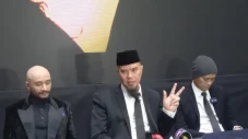 Berseteru dengan Once...