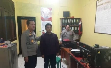 Sakit Hati Adiknya Dipukuli,...