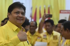 Survei: Airlangga Hartarto...