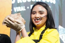 Food Vlogger Magdalena...