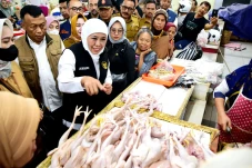 Khofifah Pastikan Kebutuhan...