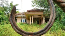 Penampakan Rumah Suzzanna...