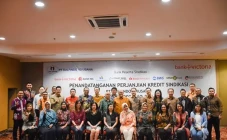 Bank Victoria bersama...