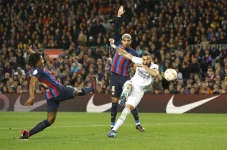 Benzema Cetak Hat-trick...