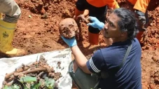 3 Mayat Korban Dukun...