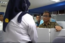 Mahfud MD Ajak Perangi...