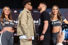 Devin Haney Balas Lomachenko:...