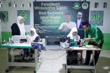 Belajar Wirausaha, Santri...