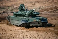 Tank T-80 dan T-90 Rusia...