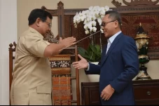 Zulhas Penuhi Undangan...