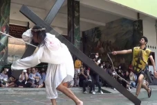 4 Tradisi Hari Paskah,...