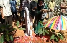 Tangis Keluarga Pecah...