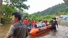 Banjir Bandang Terjang...