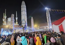 Ribuan Orang Padati...