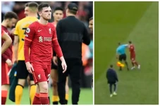 Andy Robertson Disikut...