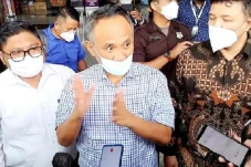 Andi Arief Sarankan...