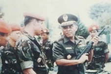 Sisi Lain Benny Moerdani,...
