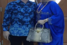 Tas Mewah yang Dipamerkan...