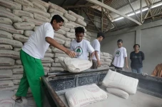 SDG Salurkan Bantuan...