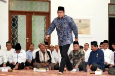Anas Urbaningrum Besok...