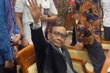 Hari Ini DPR Kembali...