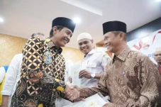 Wamen ATR/BPN Serahkan...