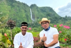Viral Rumah dengan Pemandangan...