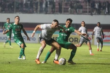 Hasil Liga 1: Diwarnai...
