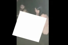 Sadis! 2 Wanita Pemandu...