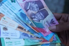 Gelar Penukaran Uang...