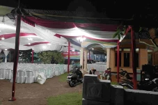 Saksikan Kebebasan Putranya...