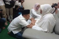 Tangis Anas Urbaningrum...