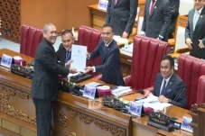 DPR Setujui Hibah 15...