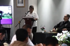 Pemda Diminta Angkat...