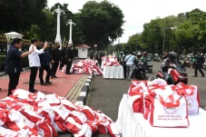 Presiden Jokowi Bagi-bagi...