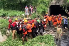 Terseret Arus Sungai,...