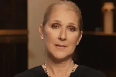 Celine Dion Luncurkan...