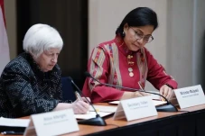 Sri Mulyani Terima Hibah...