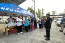 Ratusan Takjil dari...