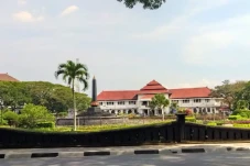 Kisah Malang Kucecwara,...