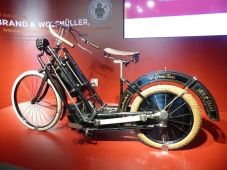 Motor Pertama yang Masuk...
