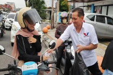 Warga Antusias Sambut...