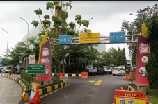 Melihat Suasana Rest...